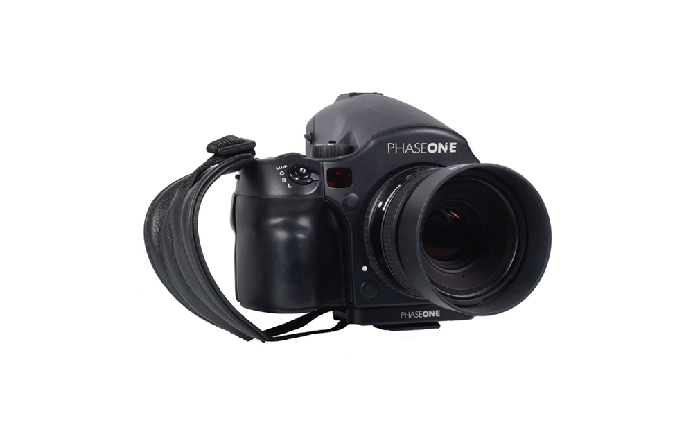 
                  
                    Load image into Gallery viewer, Phase One L-Bracket with Hand Strap for 645AF/DF
                  
                